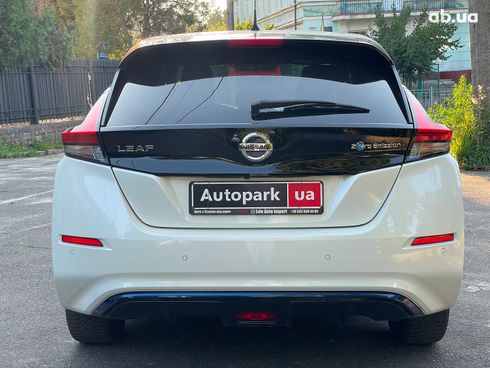 Nissan Leaf 2020 белый - фото 11