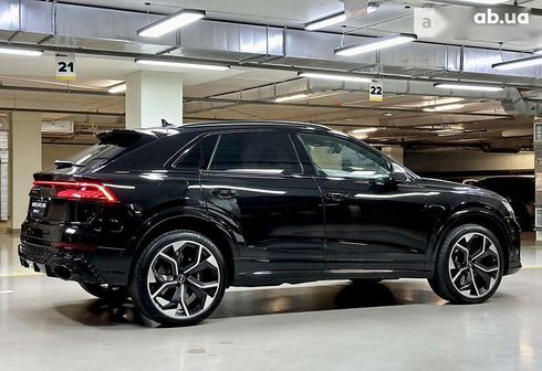 Audi RS Q8 2023 - фото 28