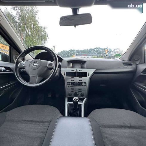 Opel Astra 2009 - фото 12