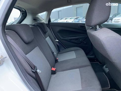 Ford Fiesta 2013 белый - фото 21