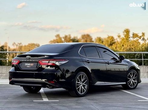 Toyota Camry 2021 - фото 6