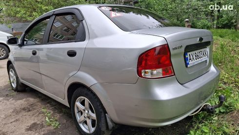 Chevrolet Aveo 2005 серебристый - фото 5