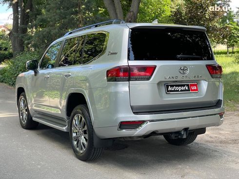 Toyota Land Cruiser 2021 серый - фото 9