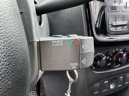 Renault Logan 2018 - фото 25