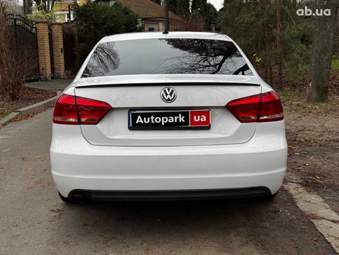 Volkswagen Passat 2013 белый - фото 8