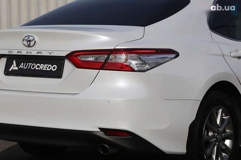 Toyota Camry 2019 - фото 8