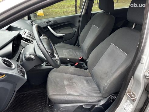 Ford Fiesta 2012 серый - фото 28