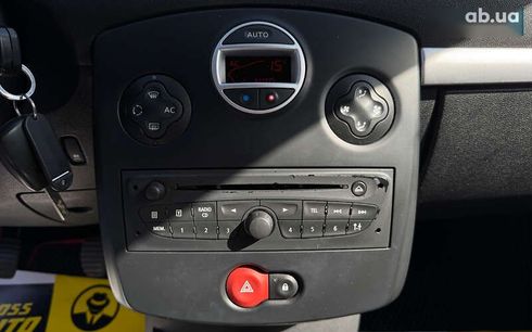 Renault Clio 2010 - фото 13