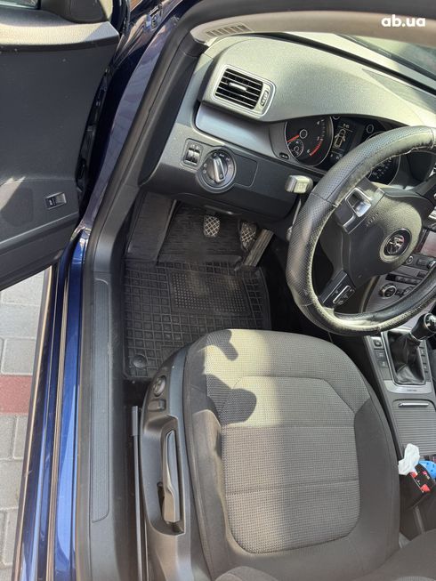 Volkswagen Passat 2015 синий - фото 9