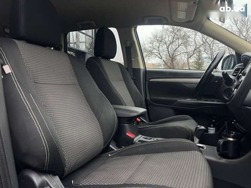 Mitsubishi Outlander 2016 - фото 18