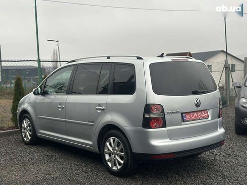 Volkswagen Touran 2010 - фото 13