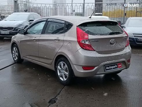 Hyundai Accent 2012 бежевый - фото 5