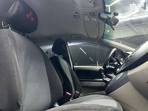 Mitsubishi Grandis 2008 - фото 7