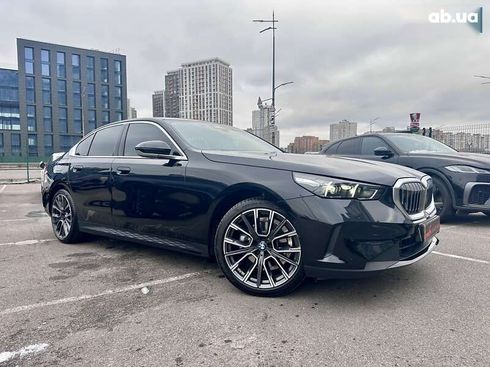 BMW 5 серия 2023 - фото 3