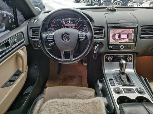 Volkswagen Touareg 2015 серый - фото 32