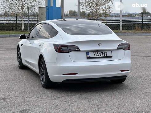 Tesla Model 3 2021 - фото 27