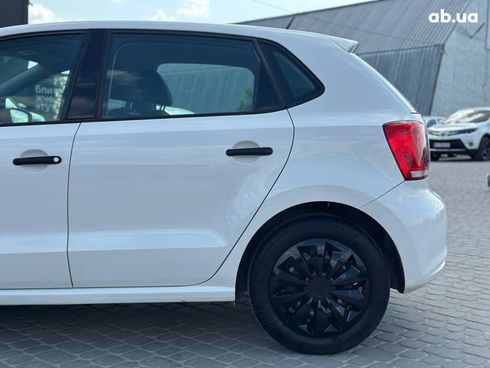Volkswagen Polo 2011 белый - фото 5