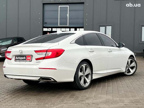 Honda Accord 2018 белый - фото 8
