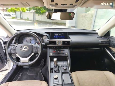 Lexus IS 2017 - фото 18