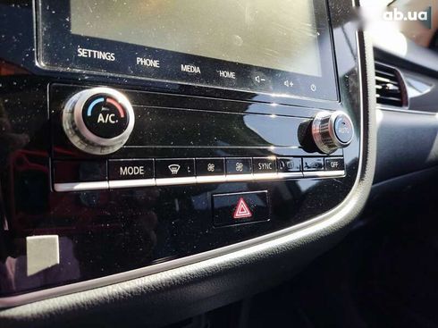 Mitsubishi Outlander 2021 - фото 21
