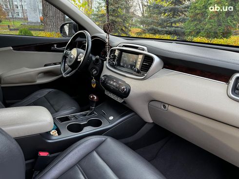 Kia Sorento 2017 черный - фото 32