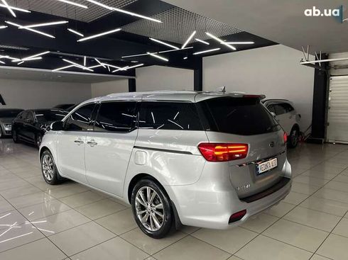 Kia Carnival 2019 - фото 6