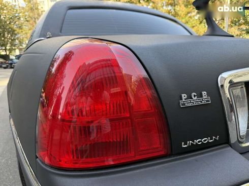 Lincoln Town Car 2003 - фото 25