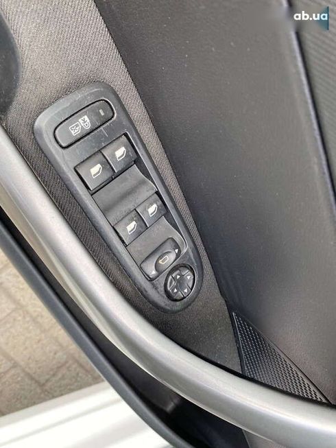 Peugeot 308 2012 - фото 16