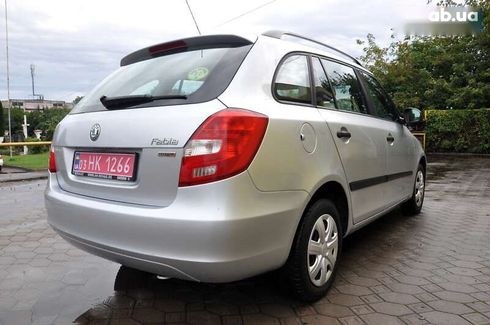 Skoda Fabia 2011 - фото 9