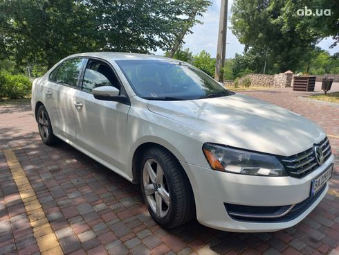 Volkswagen Passat 2014 белый - фото 2