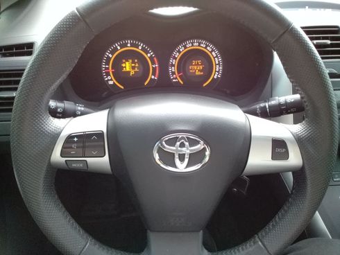 Toyota Auris 2012 белый - фото 17