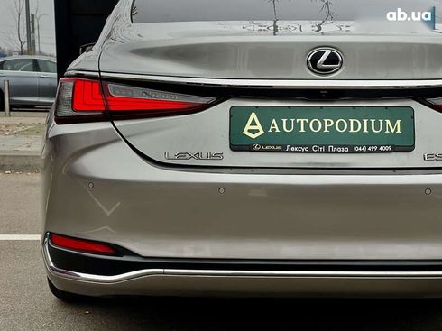 Lexus ES 2020 - фото 16