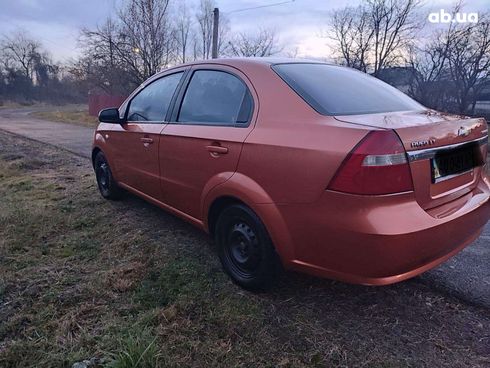 Chevrolet Aveo 2008 оранжевый - фото 2