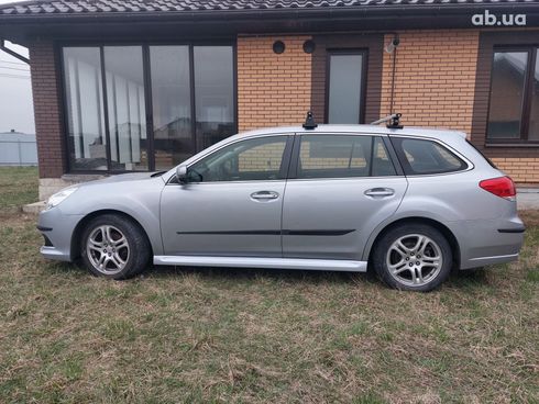 Subaru Legacy Wagon 2012 серебристый - фото 2