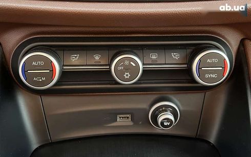 Alfa Romeo Stelvio 2017 - фото 15