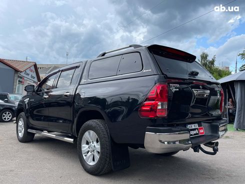 Toyota Hilux 2015 черный - фото 8