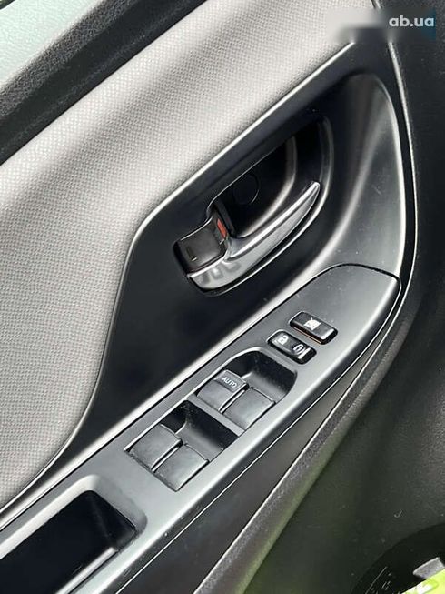 Toyota Yaris 2015 - фото 18
