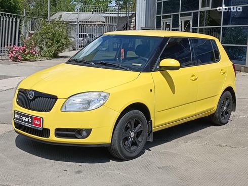 Skoda Fabia 2008 желтый - фото 2