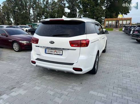 Kia Carnival 2019 - фото 5