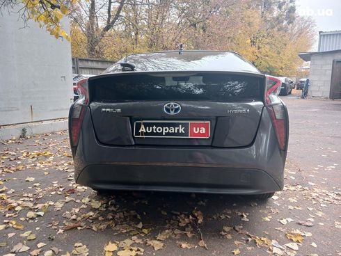 Toyota Prius 2016 серый - фото 12