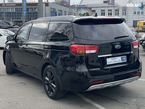 Kia Carnival 2017 - фото 8