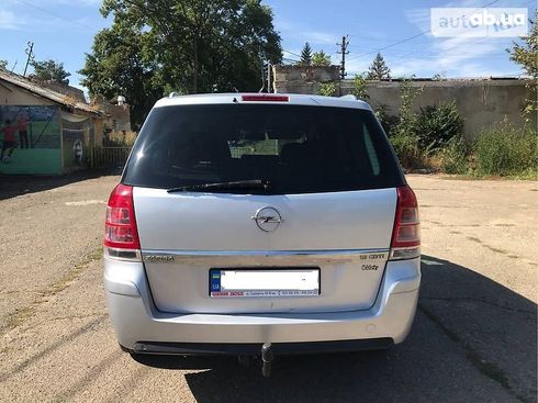 Opel Zafira 2009 серебристый - фото 3