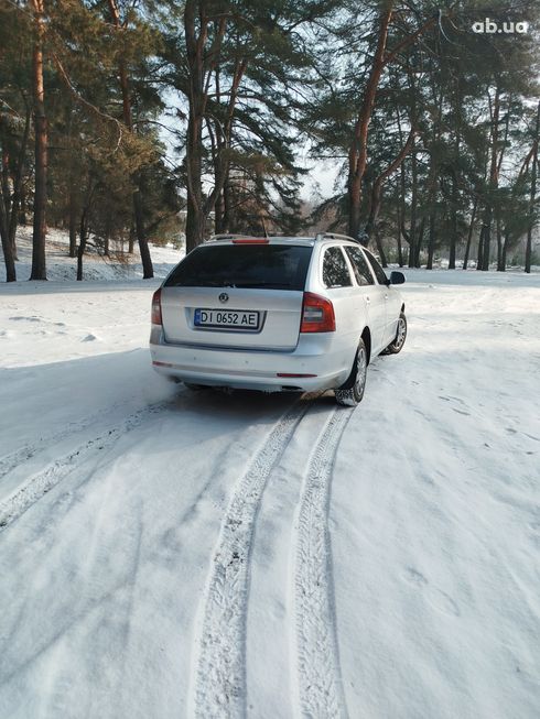 Skoda Octavia 2011 серый - фото 7