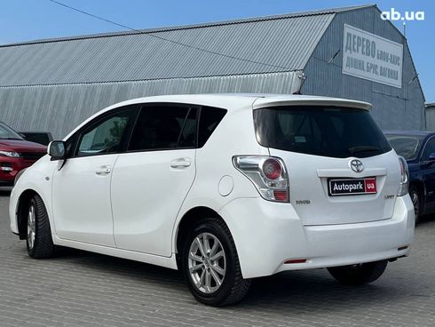 Toyota Verso 2012 белый - фото 4