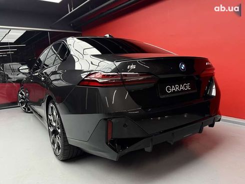 BMW i5 2023 - фото 17