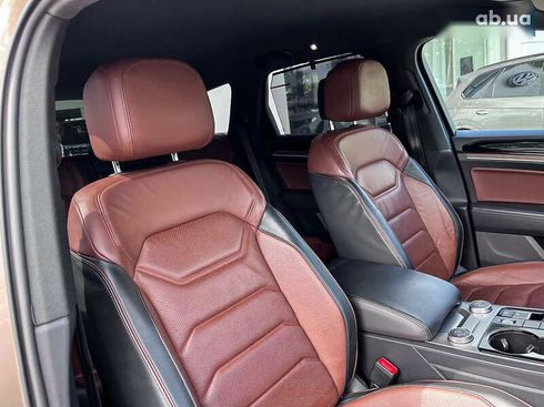 Volkswagen Touareg 2019 - фото 28
