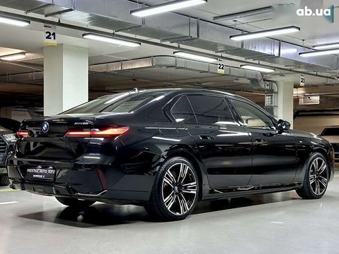 BMW i7 2022 - фото 25