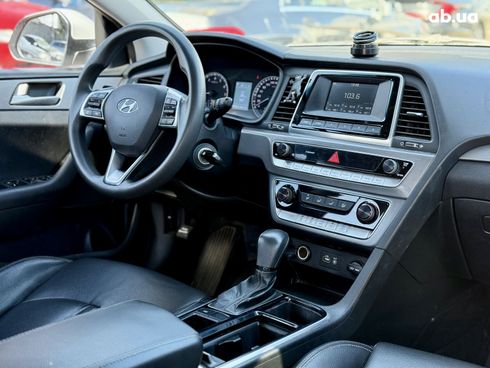 Hyundai Sonata 2017 белый - фото 15