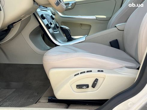 Volvo XC60 2012 серый - фото 22