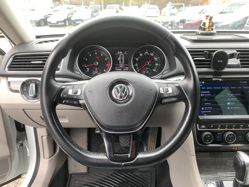 Volkswagen Passat 2018 белый - фото 34